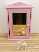 różowa szafa dla lalek ze złotym lusterkiem