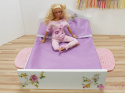 Podwójne łóżko dla lalek dł. 35 cm i szafki nocne - Kwiaty
