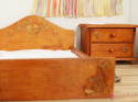 Sypialnia z ptaszkami - podwójne łóżko, komoda, szafka nocna