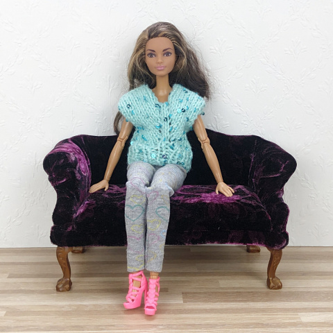 Fioletowy fotel i sofa do domku dla lalek w skali 1:6 Fioletowy fotel i sofa do domku dla lalek w skali 1:6