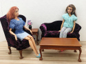 Fioletowy fotel i sofa do domku dla lalek w skali 1:6