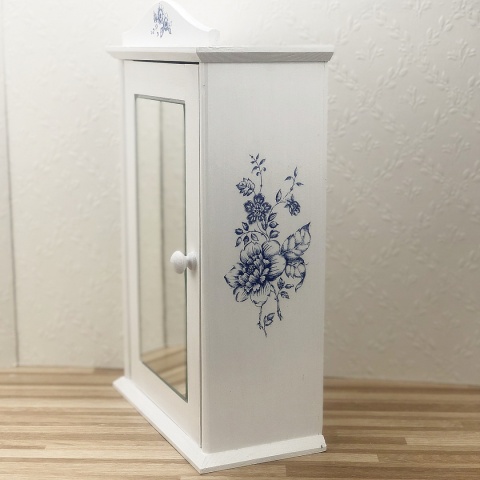szafa dla lalek ozdobiona wzorem kwiatowym decoupage szafa dla lalek ozdobiona wzorem kwiatowym decoupage