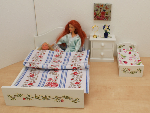 Różany Ogród - drewniane mebelki dla lalek barbie Różany Ogród - drewniane mebelki dla lalek barbie