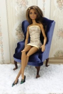 Chabrowy fotel lub sofa do domku dla lalek w skali 1:6 Chabrowy fotel lub sofa do domku dla lalek w skali 1:6