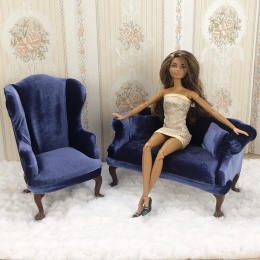 Chabrowy fotel lub sofa do domku dla lalek w skali 1:6