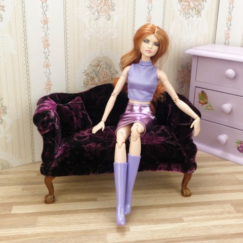 Fioletowy fotel i sofa do domku dla lalek w skali 1:6 Fioletowy fotel i sofa do domku dla lalek w skali 1:6