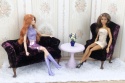 Fioletowy fotel i sofa do domku dla lalek w skali 1:6