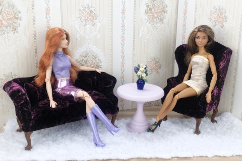 Fioletowy fotel i sofa do domku dla lalek w skali 1:6 Fioletowy fotel i sofa do domku dla lalek w skali 1:6