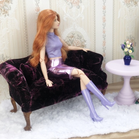 Fioletowy fotel i sofa do domku dla lalek w skali 1:6 Fioletowy fotel i sofa do domku dla lalek w skali 1:6