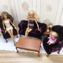 Miniaturowa sofa do domku dla lalek w skali 1:6, fioletowa aksamitna tkanina z poduszką