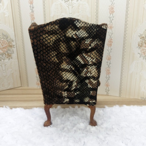 Fotel / sofa do domku dla lalek w skali 1:6 - wzór wężowej skóry