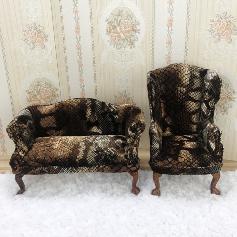 Fotel / sofa do domku dla lalek w skali 1:6 - wzór wężowej skóry