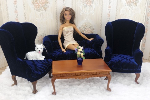 Granatowy fotel / sofa do domku dla lalek w skali 1:6