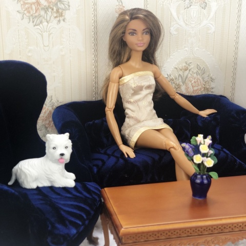 Granatowy fotel / sofa do domku dla lalek w skali 1:6