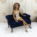 Granatowy fotel / sofa do domku dla lalek w skali 1:6