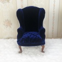 Granatowy fotel / sofa do domku dla lalek w skali 1:6