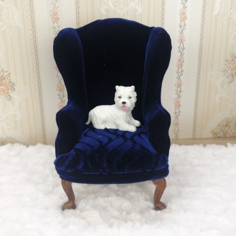 Granatowy fotel / sofa do domku dla lalek w skali 1:6