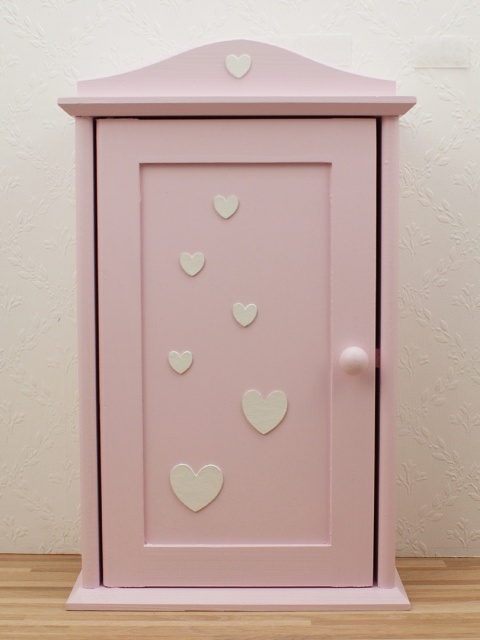 Kolorowy Zakątek - drewniana szafa dla lalek kwiatki i motylki Kolorowy Zakątek - drewniana szafa dla lalek kwiatki i motylki