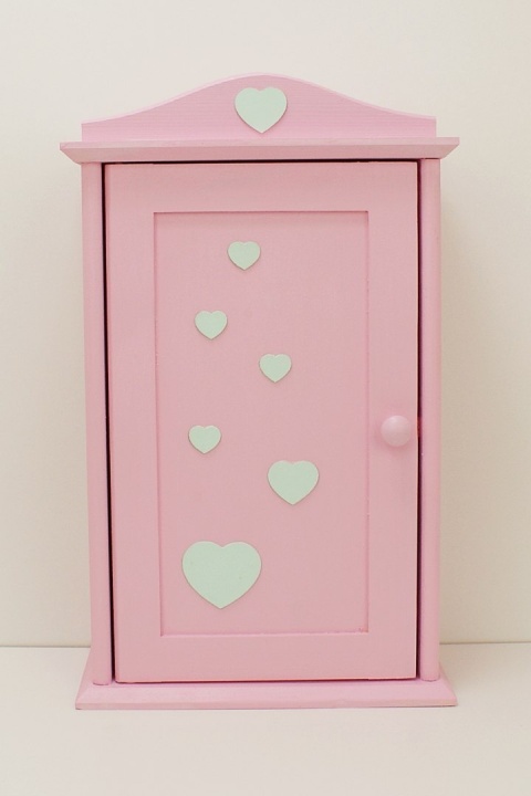 Kolorowy Zakątek - drewniana szafa dla lalek kwiatki i motylki Kolorowy Zakątek - drewniana szafa dla lalek kwiatki i motylki