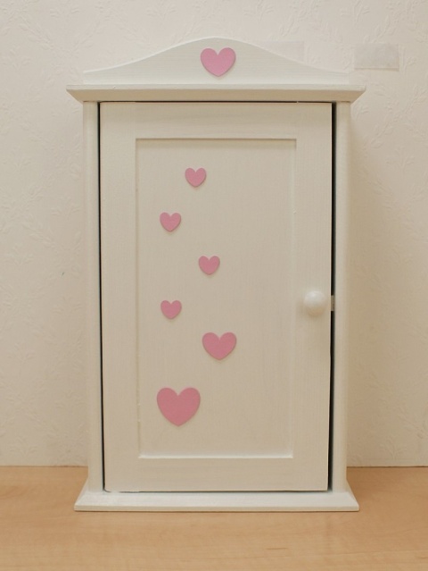 Kolorowy Zakątek - drewniana szafa dla lalek kwiatki i motylki Kolorowy Zakątek - drewniana szafa dla lalek kwiatki i motylki