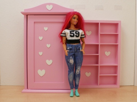 Kolorowy Zakątek - drewniana szafa dla lalek kwiatki i motylki Kolorowy Zakątek - drewniana szafa dla lalek kwiatki i motylki