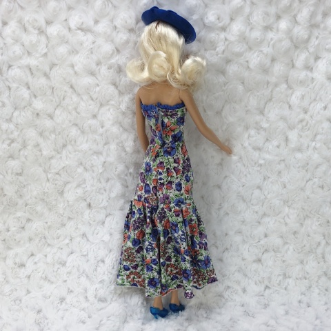 Kwiecista Sukienka – suknia, kapelusz i buciki dla lalki Barbie (3 elementy)