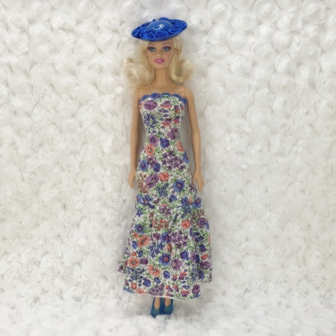 Kwiecista Sukienka – suknia, kapelusz i buciki dla lalki Barbie (3 elementy)