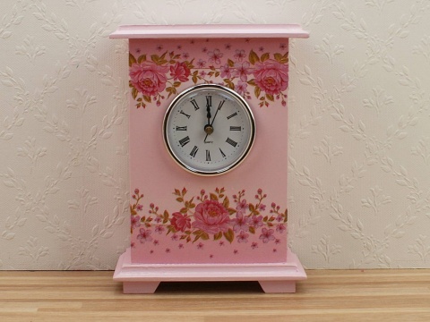 Różowy Ogródek - drewniana szafa i zegar dla lalek Różowy Ogródek - drewniana szafa i zegar dla lalek