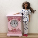 Różowy Ogródek - drewniana szafa i zegar dla lalek