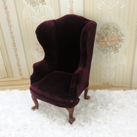 miniaturowy śliwkowy fotelik do domku dla lalek