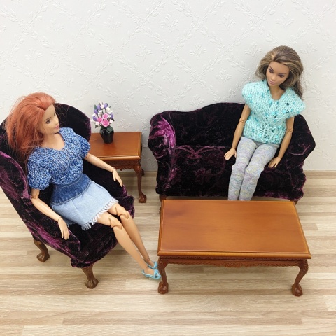 komplet mebli wypoczynkowych - stoliczki z sofą i fotelem w skali 1:6