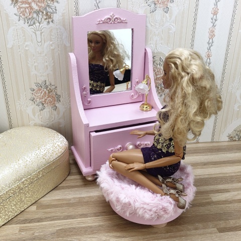 Zaczarowany Pokój Księżniczki - skompletuj zestaw mebelków do domku dla lalek