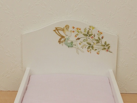 Łóżeczka dla lalek ozdobione różyczkami - Magiczne Różyczki, Dzika Róża, Różany Ogród