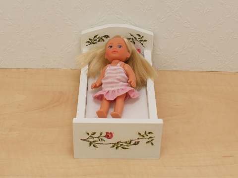 Łóżeczka dla lalek ozdobione różyczkami - Magiczne Różyczki, Dzika Róża, Różany Ogród