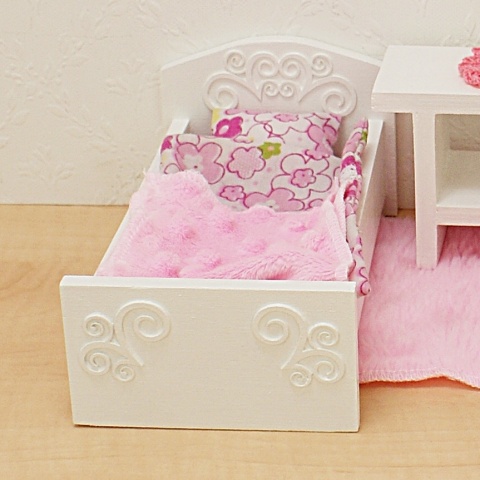 Fantazyjne Esy-Floresy, Finezja, Tulipan - kolorowe łóżka, łóżeczka, kołyski - umebluj sypialnię w domku dla lalek