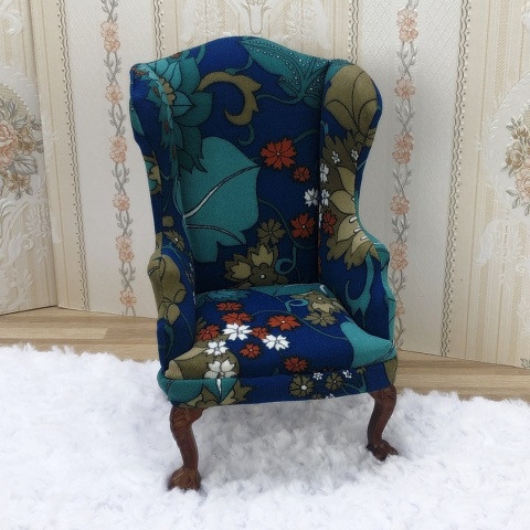 Fotel do domku dla lalek w skali 1:6 - kolorowe kwiaty