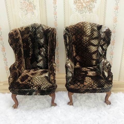 Fotel do domku dla lalek w skali 1:6 - wzór wężowej skóry