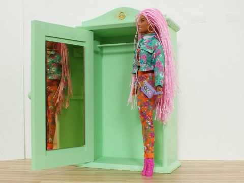 Kolorowe Ornamenty - drewniane szafy dla lalek z lusterkiem w środku