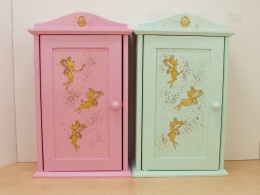 Kolorowe Ornamenty - drewniane szafy dla lalek z lusterkiem w środku