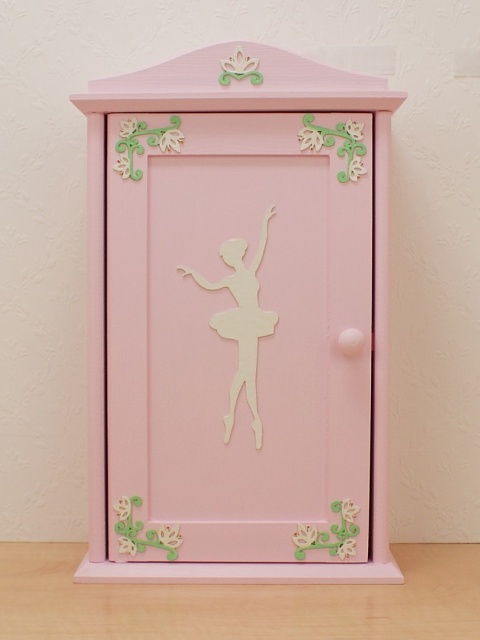 Kolorowy Zakątek - drewniane szafy dla lalek z lusterkiem w środku