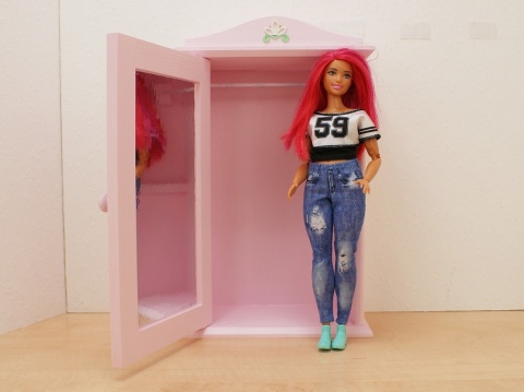 Kolorowy Zakątek - drewniane szafy dla lalek z lusterkiem w środku