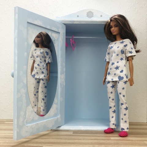 Kolorowy Zakątek - drewniane szafy dla lalek z lusterkiem w środku