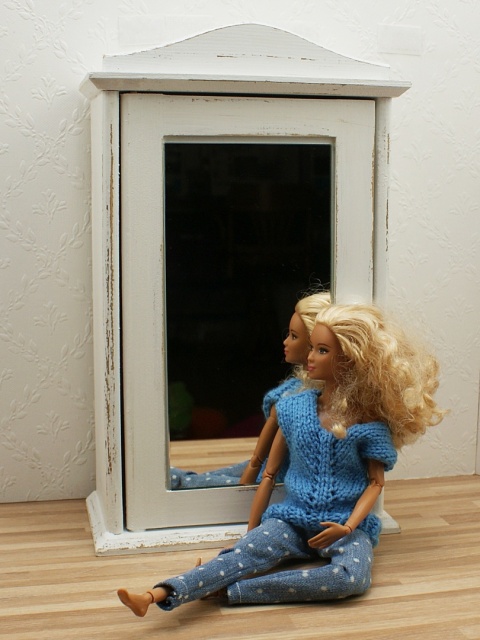 szafa z prawdziwym lusterkiem - biała przecierana