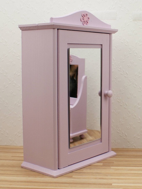 Drewniana fioletowa szafa z lusterkiem i różowym kwiatkiem