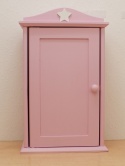 drewniana różowa szafa dla lalek z białą gwiazdką