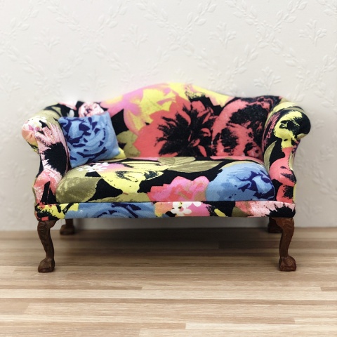 Miniaturowa sofa do domku dla lalek w skali 1:6, kolorowa tkanina w kwiaty z poduszką