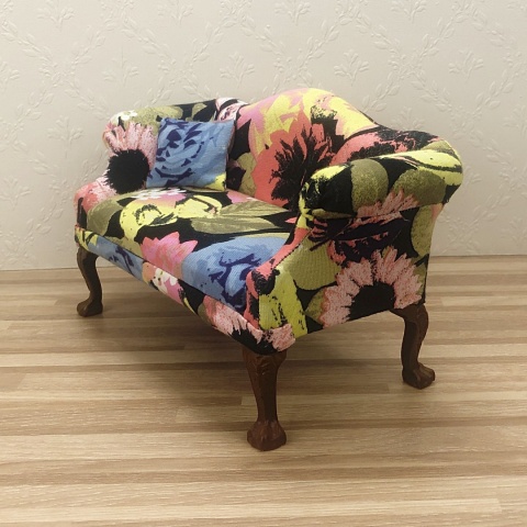 Miniaturowa sofa do domku dla lalek w skali 1:6, kolorowa tkanina w kwiaty z poduszką