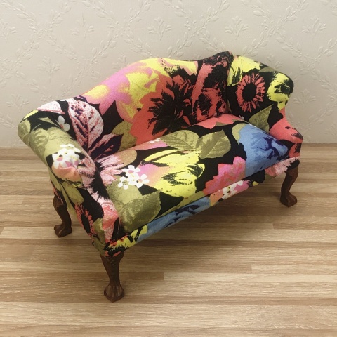 Miniaturowa sofa do domku dla lalek w skali 1:6, kolorowa tkanina w kwiaty z poduszką