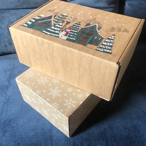 Kolorowa sofa do domku dla lalek w skali 1:6