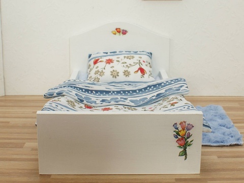 Łóżeczka białe duże i małe ozdobione kwiatkami WIOSENNE KWIATKI, KOLOROWY BUKIET, BUKIECIK TULIPANÓW, NIEBIESKIE KWIATY